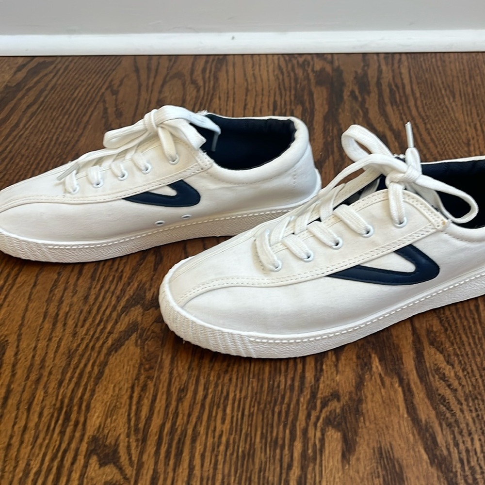 Youth Tretorn Trylite white and navy ( white/nigjt) Nylite sneaker shoe size 5